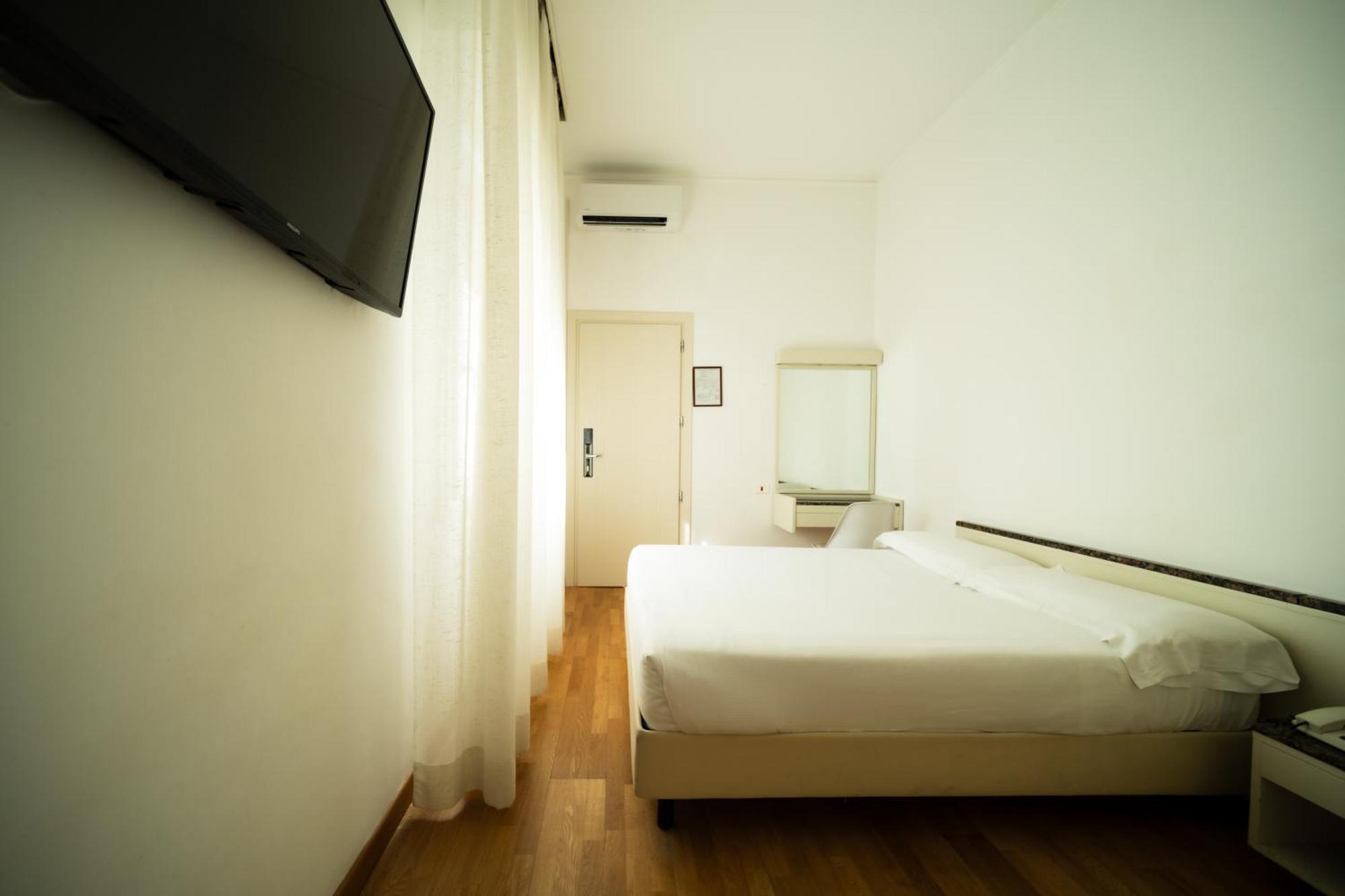 Hotel Rosabianca Rimini Buitenkant foto