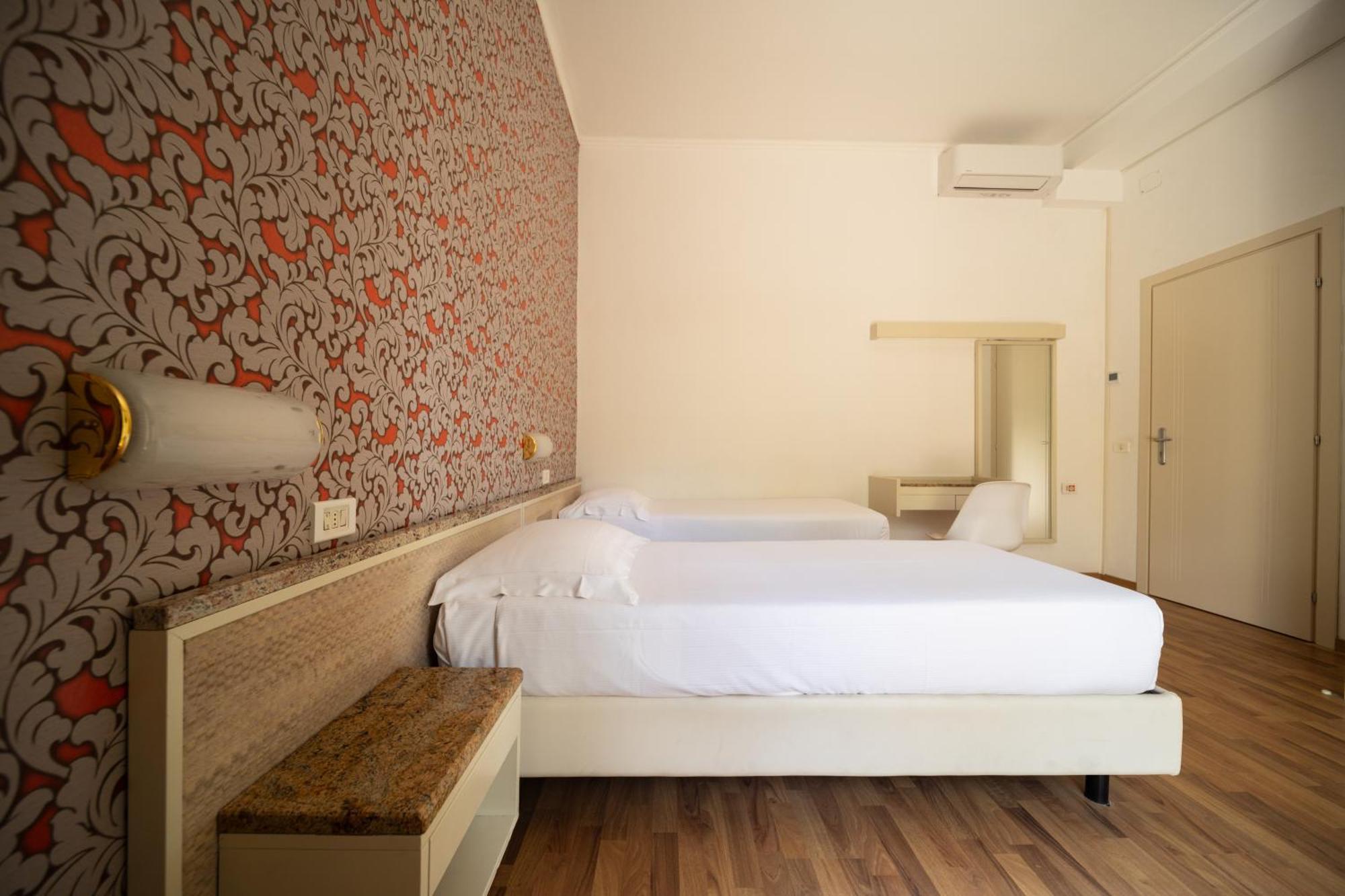 Hotel Rosabianca Rimini Buitenkant foto