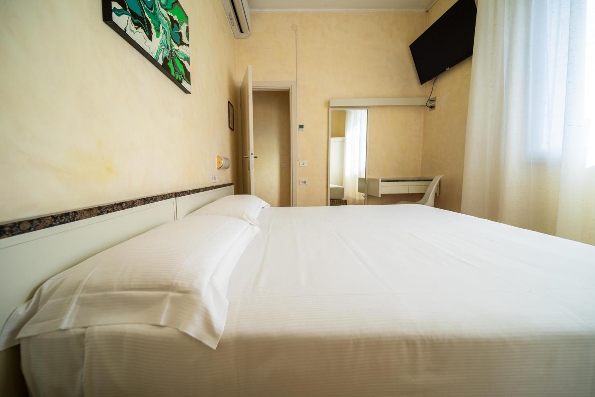Hotel Rosabianca Rimini Buitenkant foto