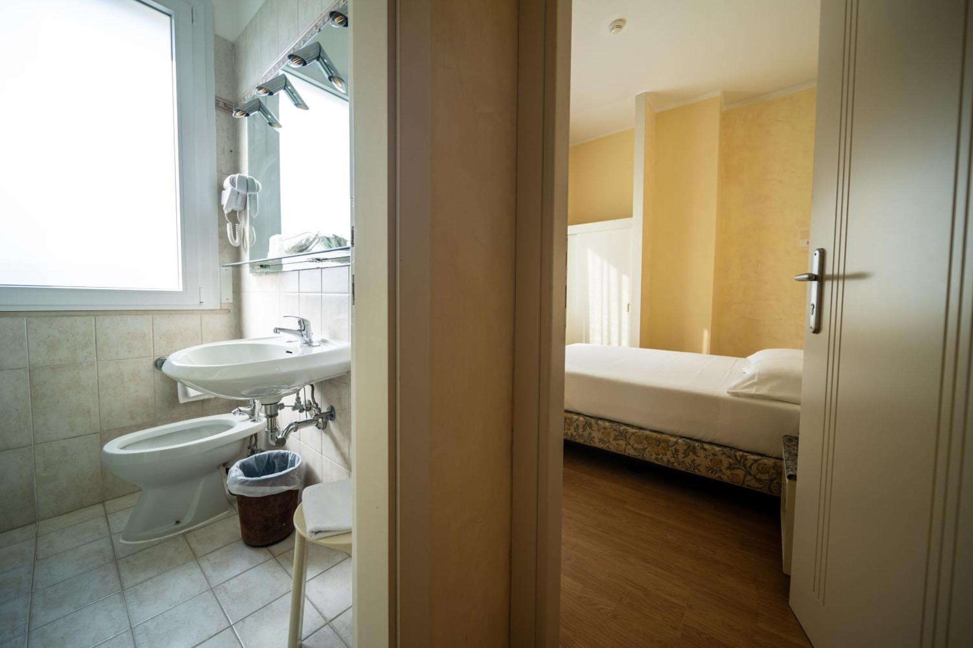 Hotel Rosabianca Rimini Buitenkant foto