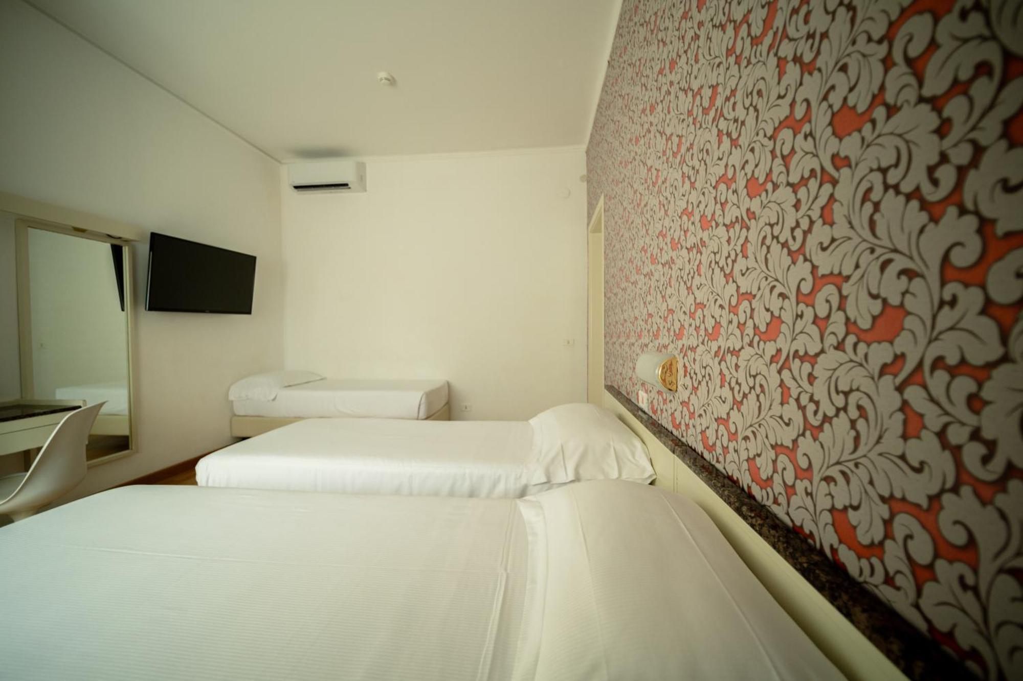 Hotel Rosabianca Rimini Buitenkant foto