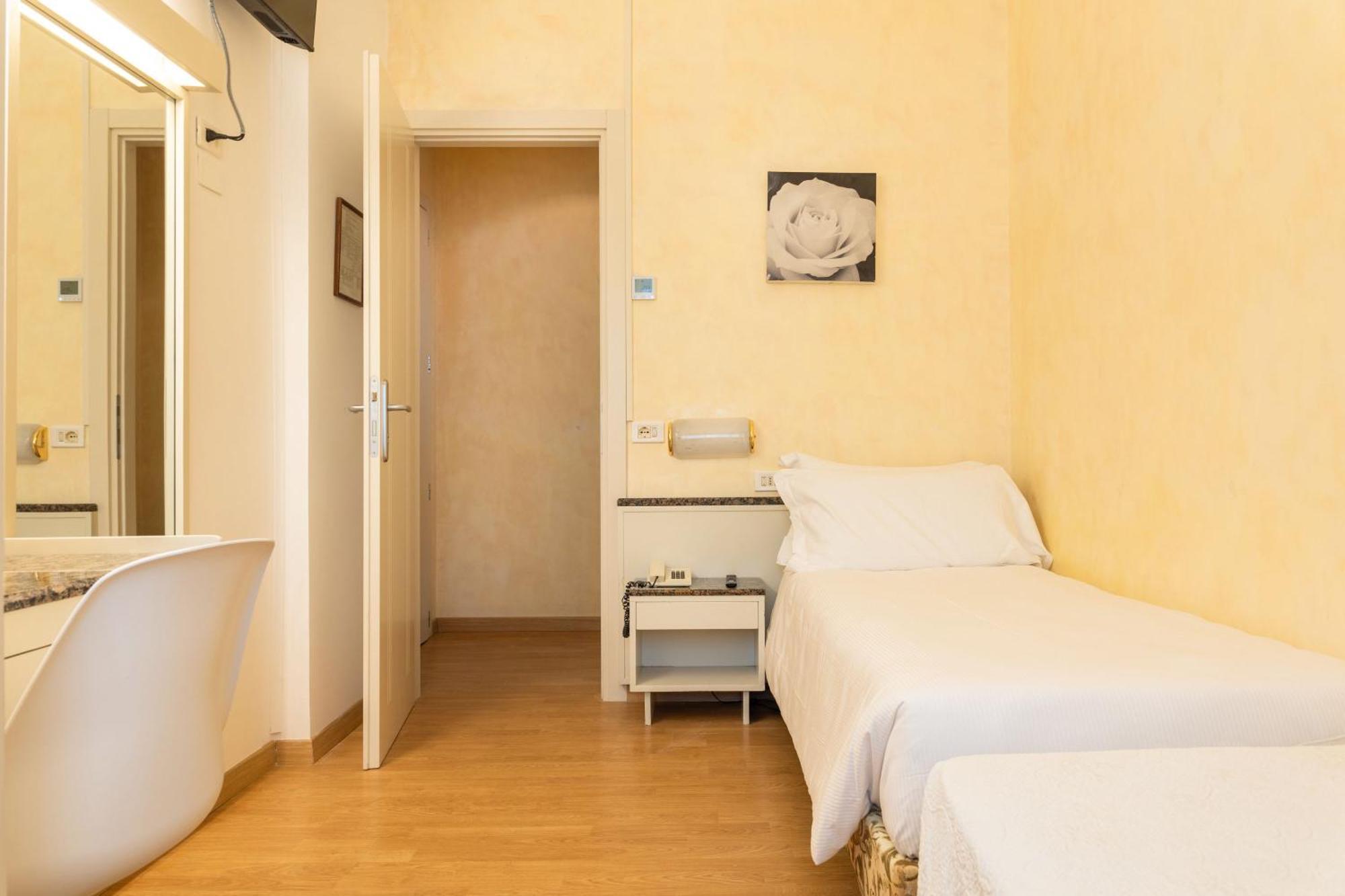 Hotel Rosabianca Rimini Buitenkant foto