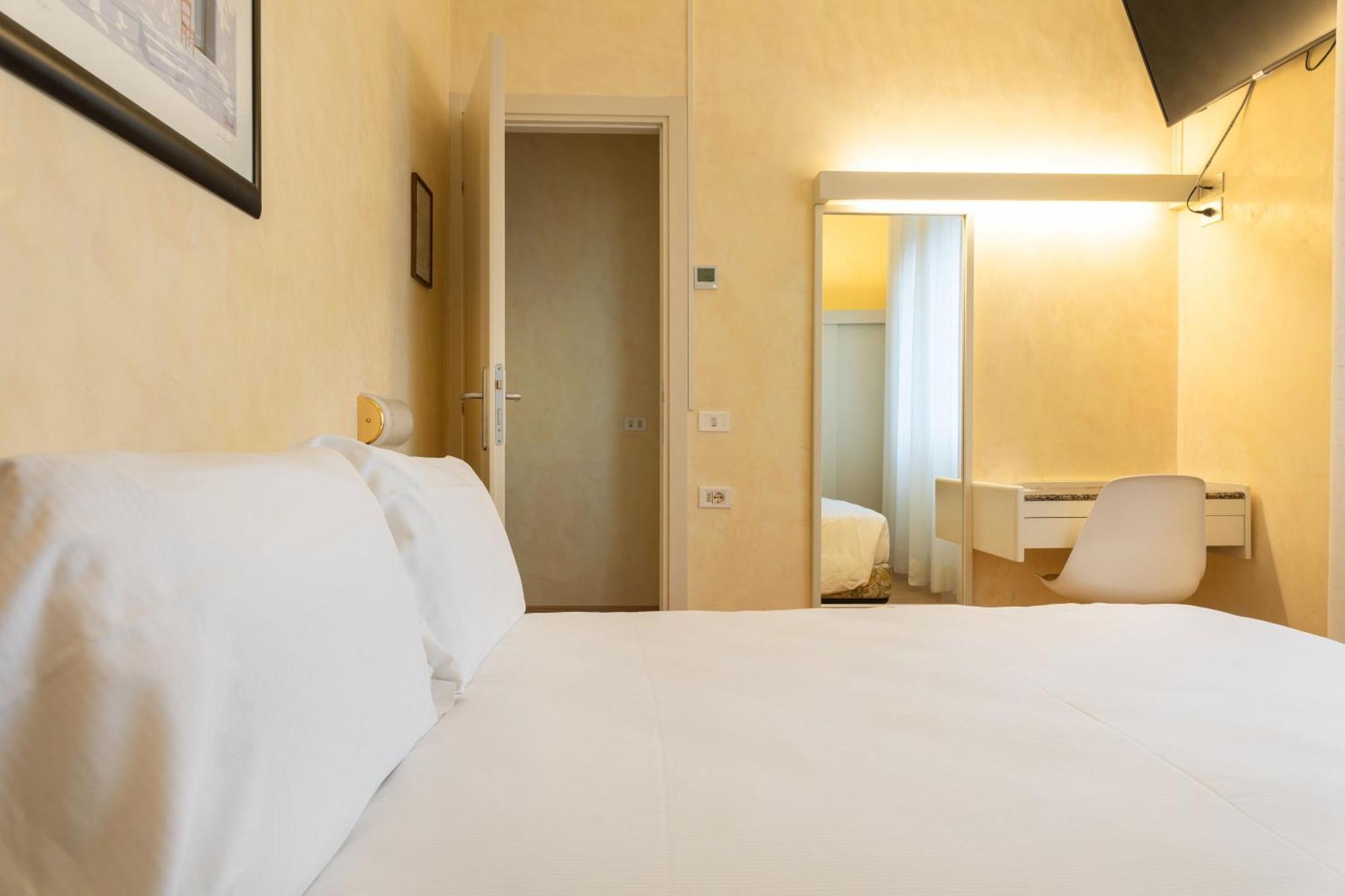 Hotel Rosabianca Rimini Buitenkant foto