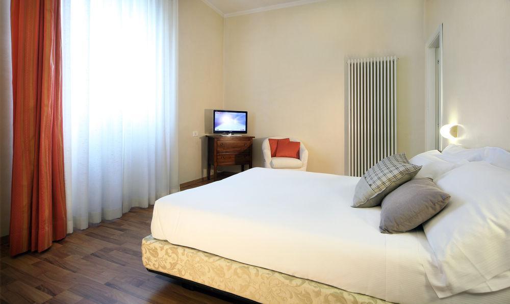 Hotel Rosabianca Rimini Buitenkant foto