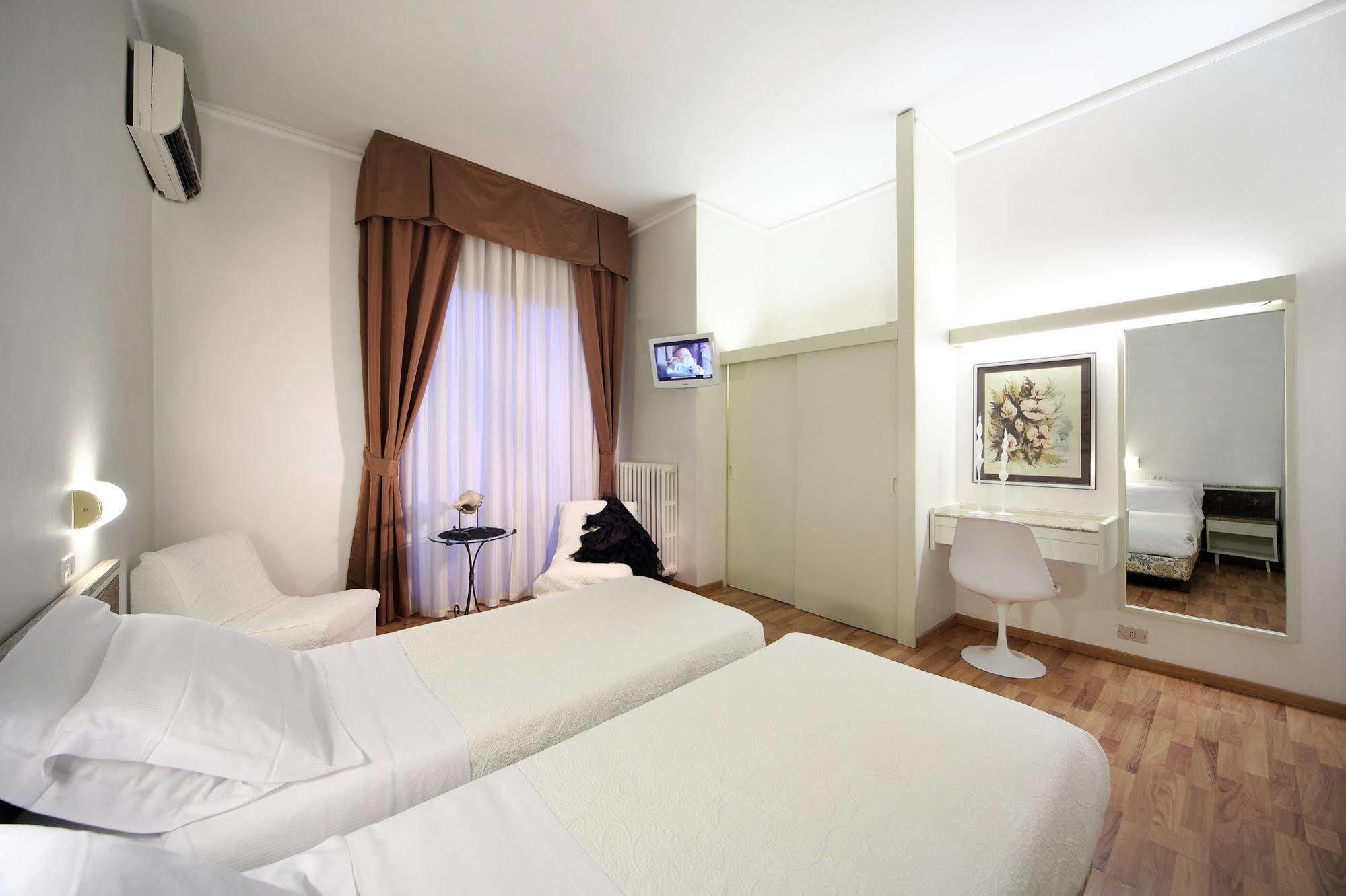 Hotel Rosabianca Rimini Buitenkant foto